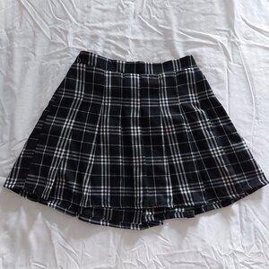 Streetwear Society Black plaid pleated tennis skirt - M